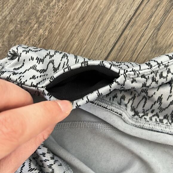 Nike Dri-Fit Grey/Black Mid Rise Cropped Leggings Drawstrings Pockets Size M - Picture 11 of 12